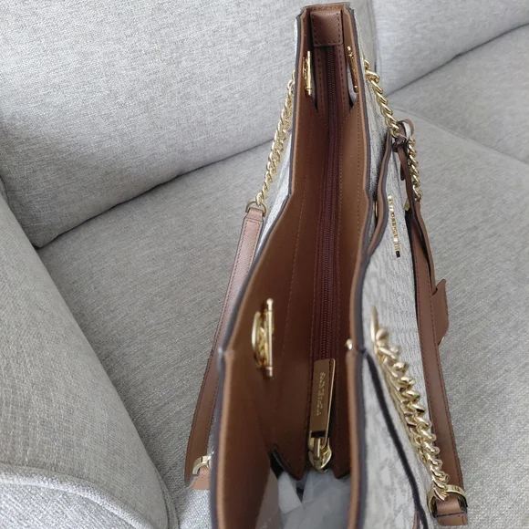 Michael Kors Jet Set Travel Tote Bag - Picture 8 of 11